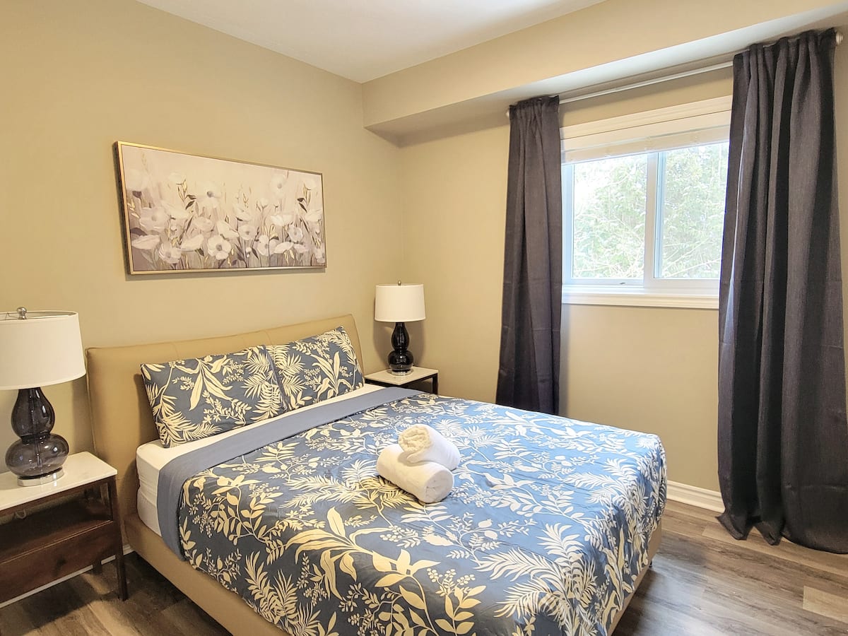 Main-floor bedroom with a queen bed